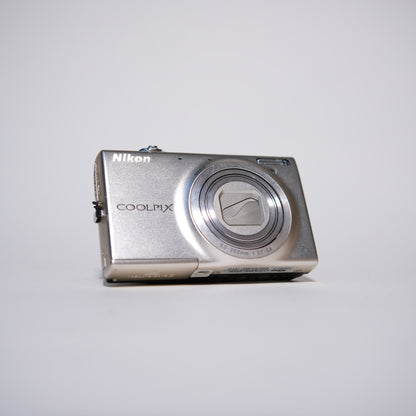 Nikon Coolpix S6100