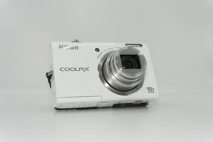Nikon coolpix S6200