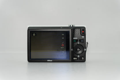 Nikon coolpix S6200